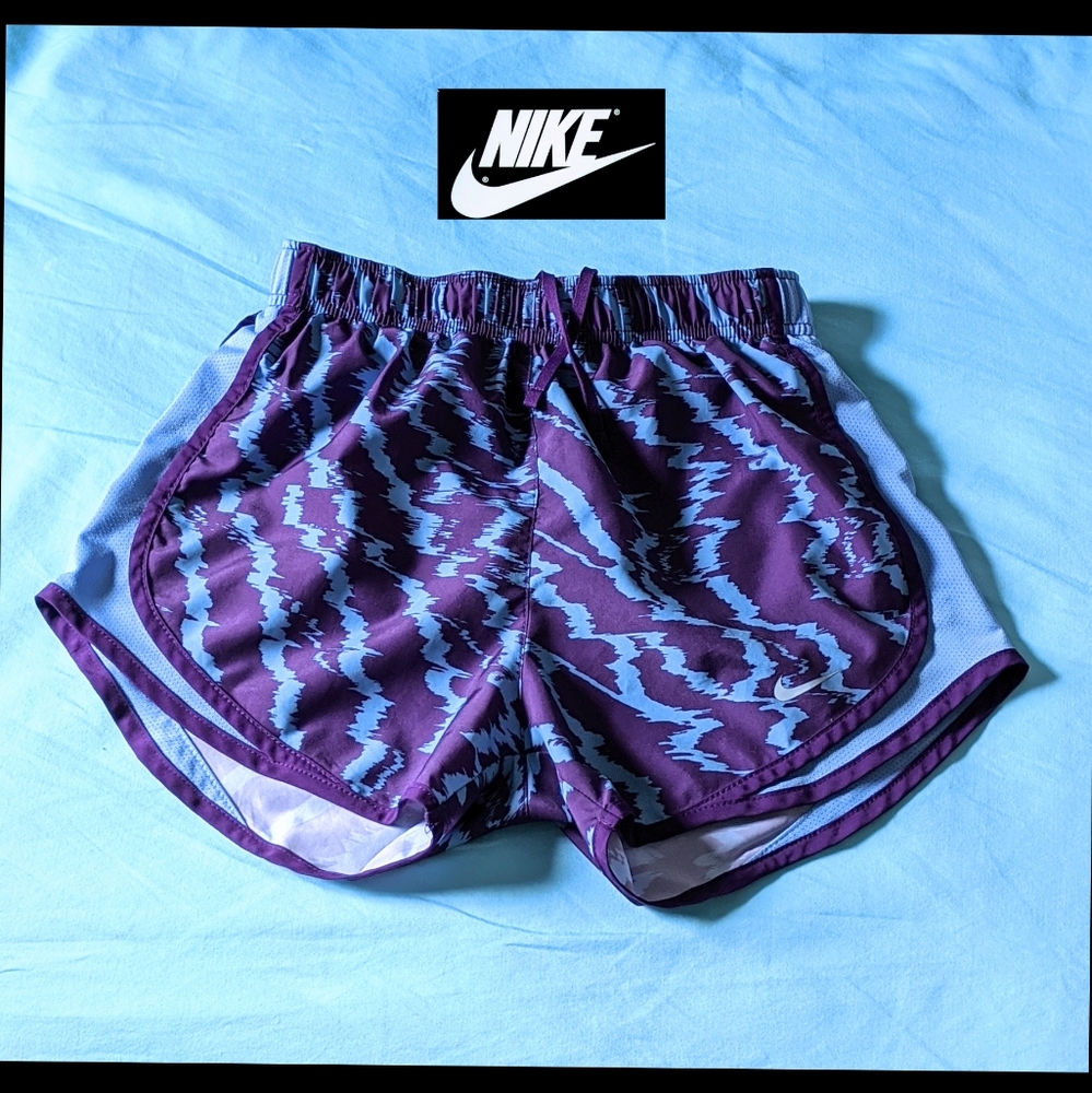 NIKE ATHLETIC SHORTS